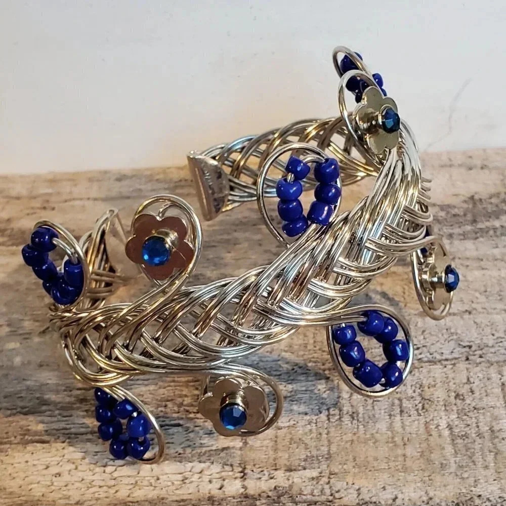 Vintage 90s Y2K Beaded Wire Wrap Detail Cuff Bracelet